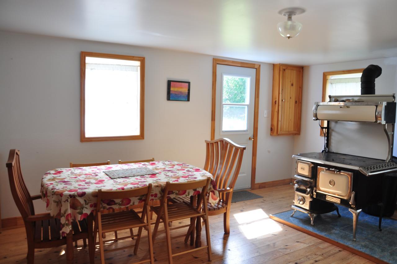 Гостьовий будинок Breton Cove Farmhouse Indian Brook Екстер'єр фото