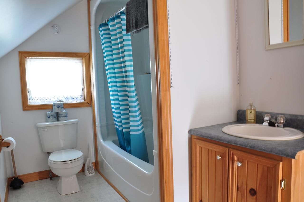Гостьовий будинок Breton Cove Farmhouse Indian Brook Екстер'єр фото